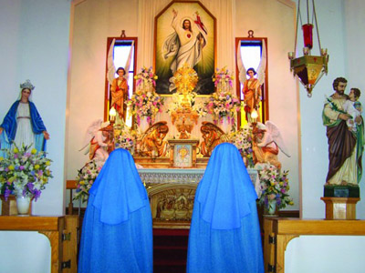 Perpetual adoration by the nuns Apostles of Infinite Love,  Ewige Anbetung durch die Nonnen Apostel der Unendlichen Liebe